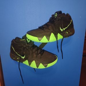 Size 11,5 Nike Kyrie 4 Halloween